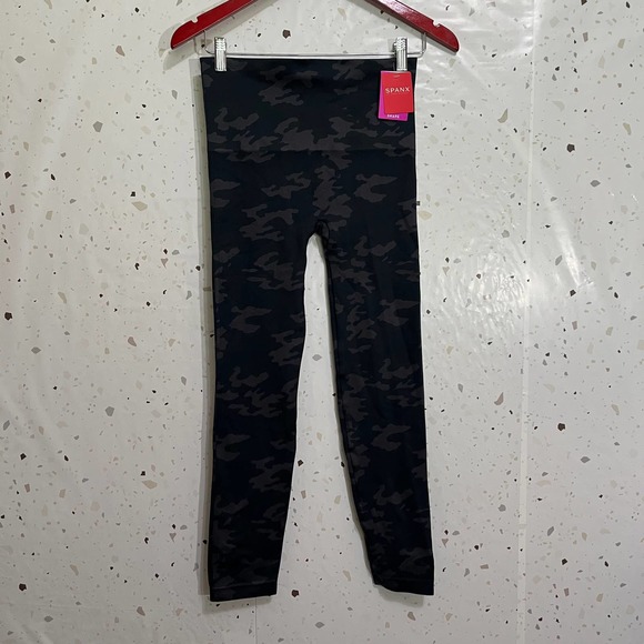 NWT Spanx look at me now seamless leggings - Picture 2 of 5